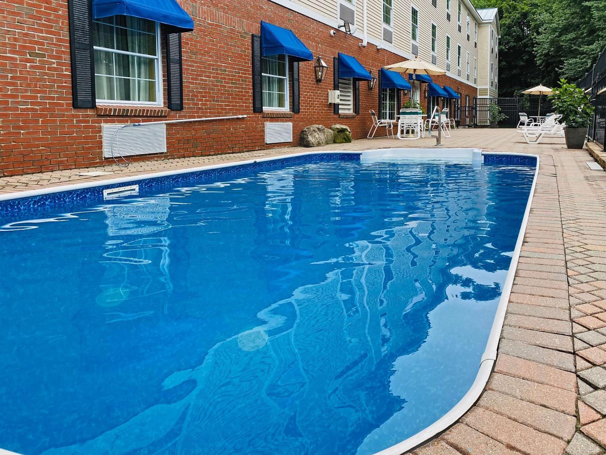 Comfort Inn & Suites Sturbridge-Brimfield Exteriör bild
