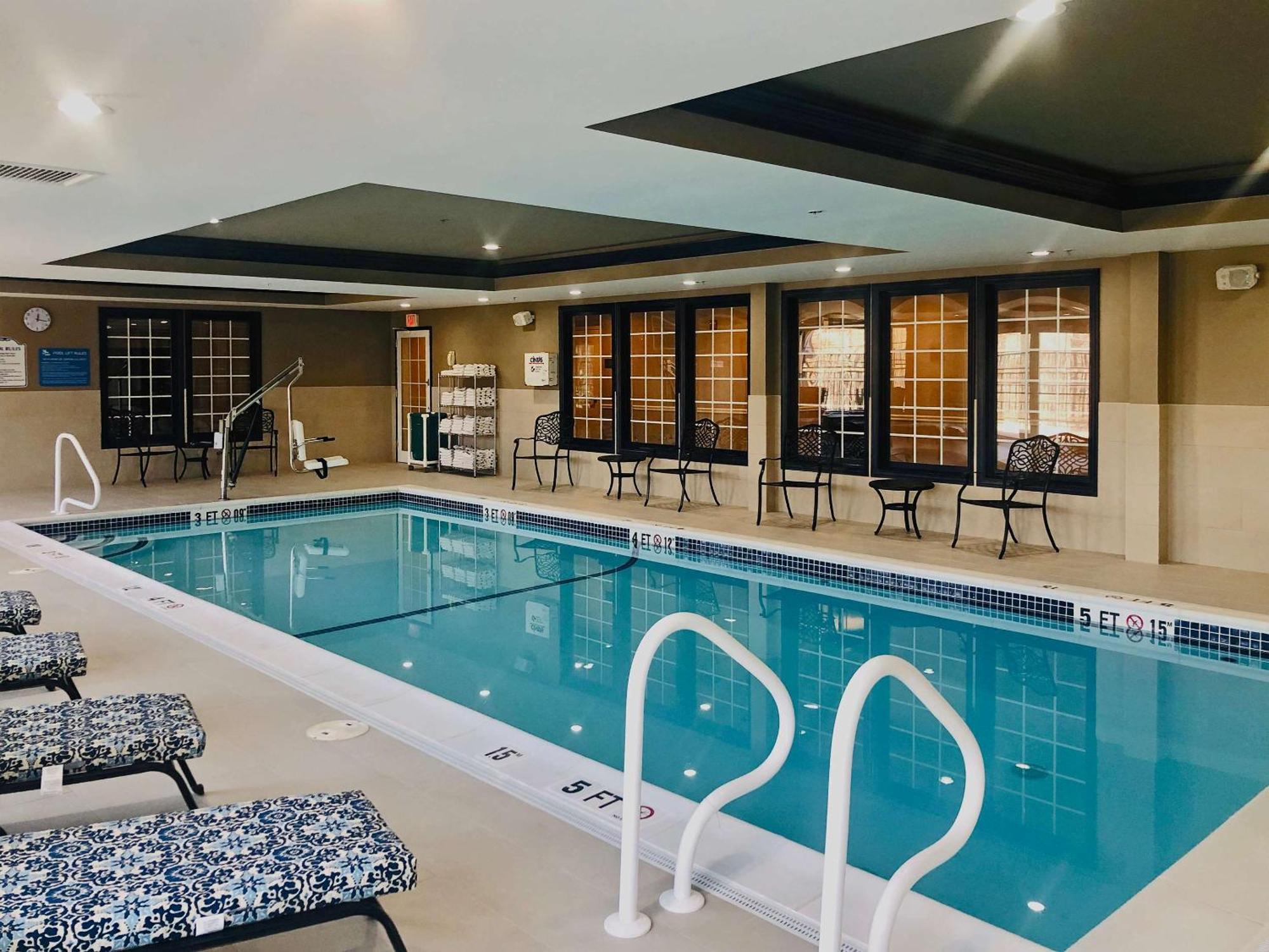 Comfort Inn & Suites Sturbridge-Brimfield Exteriör bild