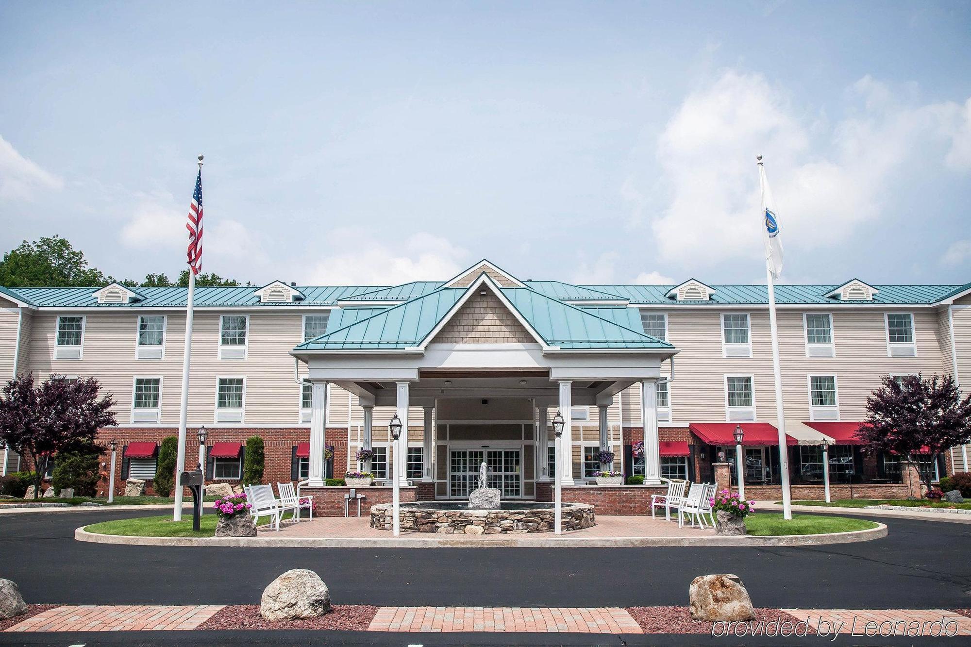 Comfort Inn & Suites Sturbridge-Brimfield Exteriör bild