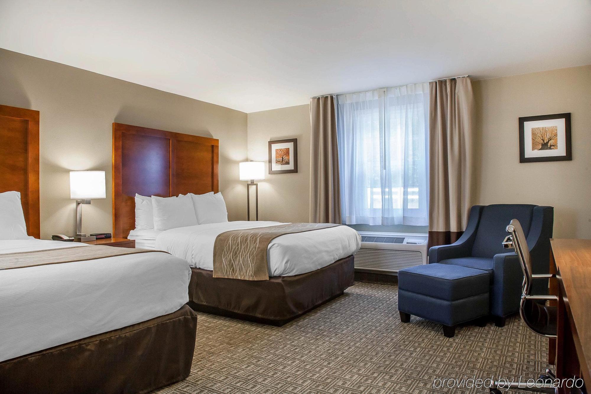 Comfort Inn & Suites Sturbridge-Brimfield Exteriör bild