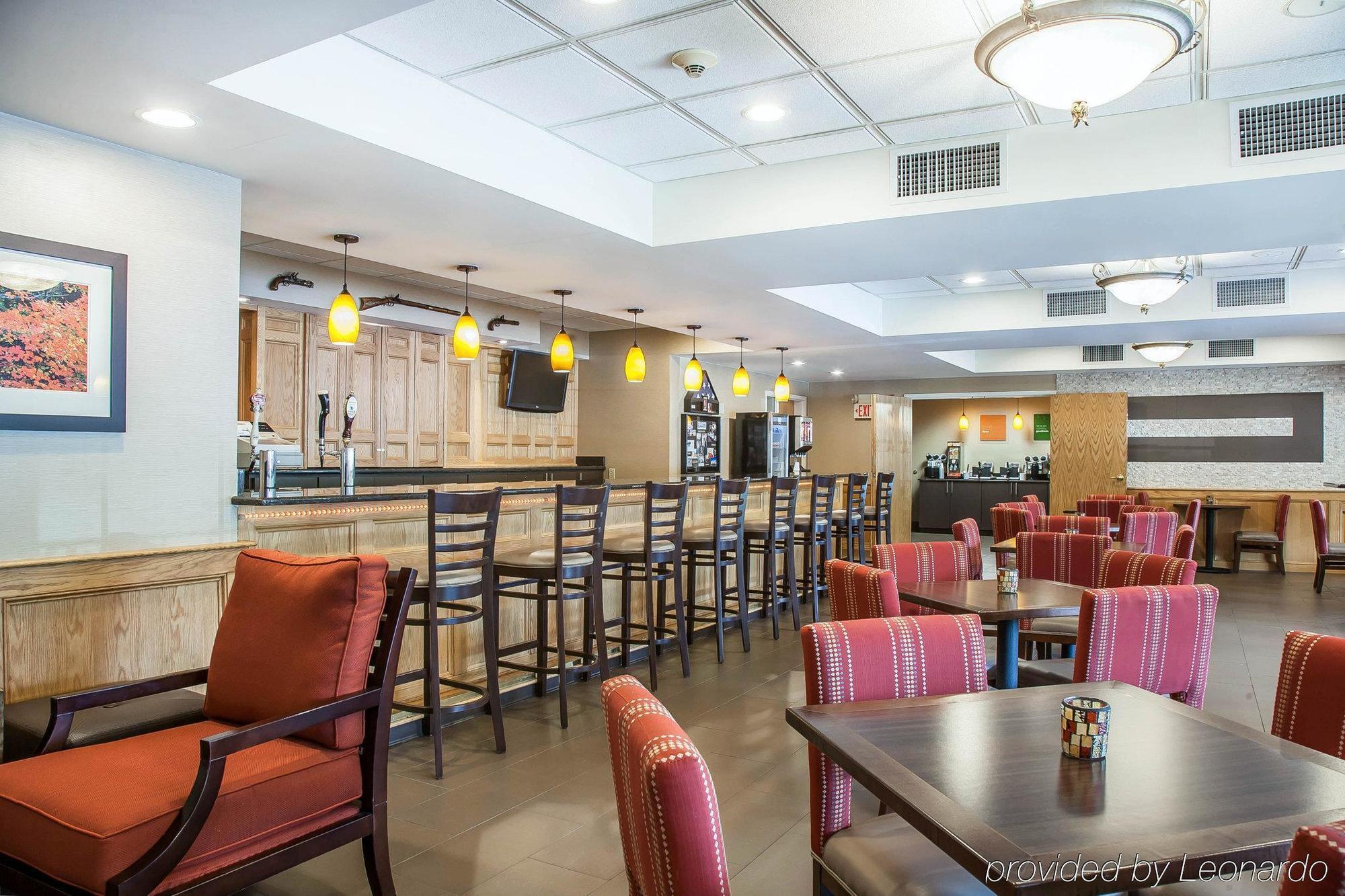 Comfort Inn & Suites Sturbridge-Brimfield Exteriör bild