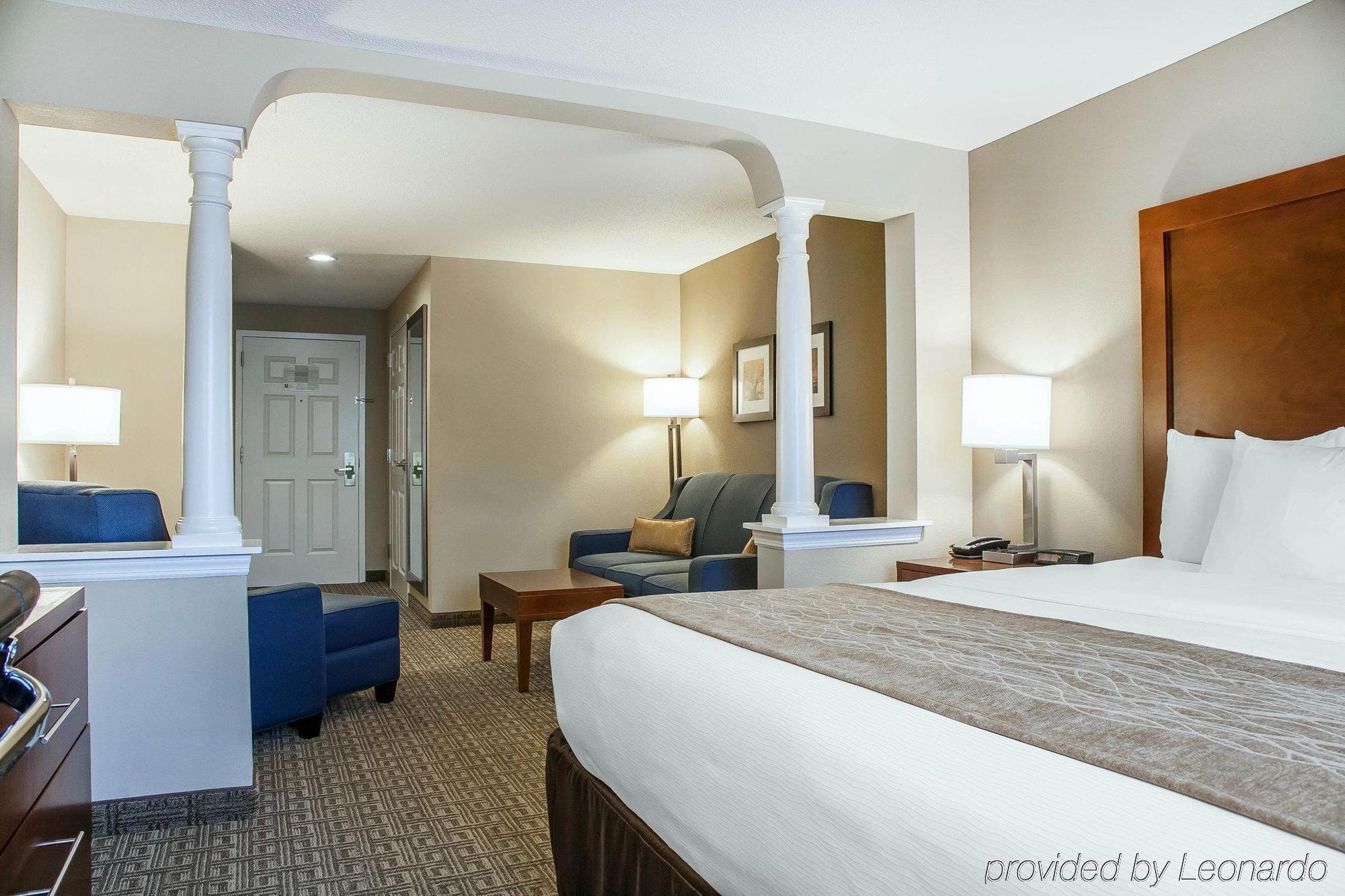 Comfort Inn & Suites Sturbridge-Brimfield Exteriör bild