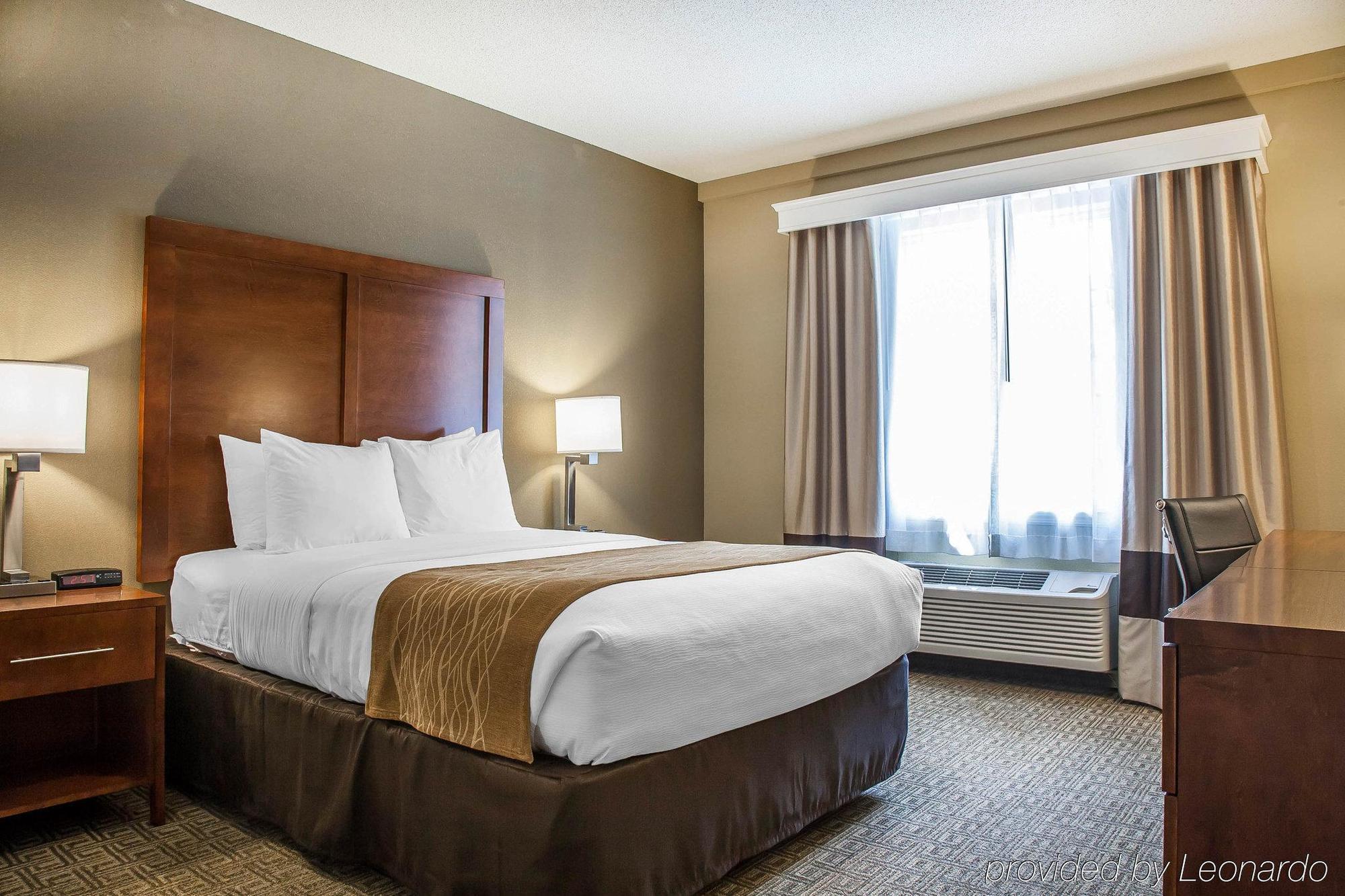 Comfort Inn & Suites Sturbridge-Brimfield Exteriör bild