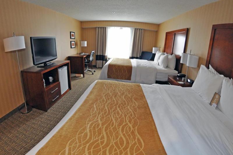 Comfort Inn & Suites Sturbridge-Brimfield Exteriör bild