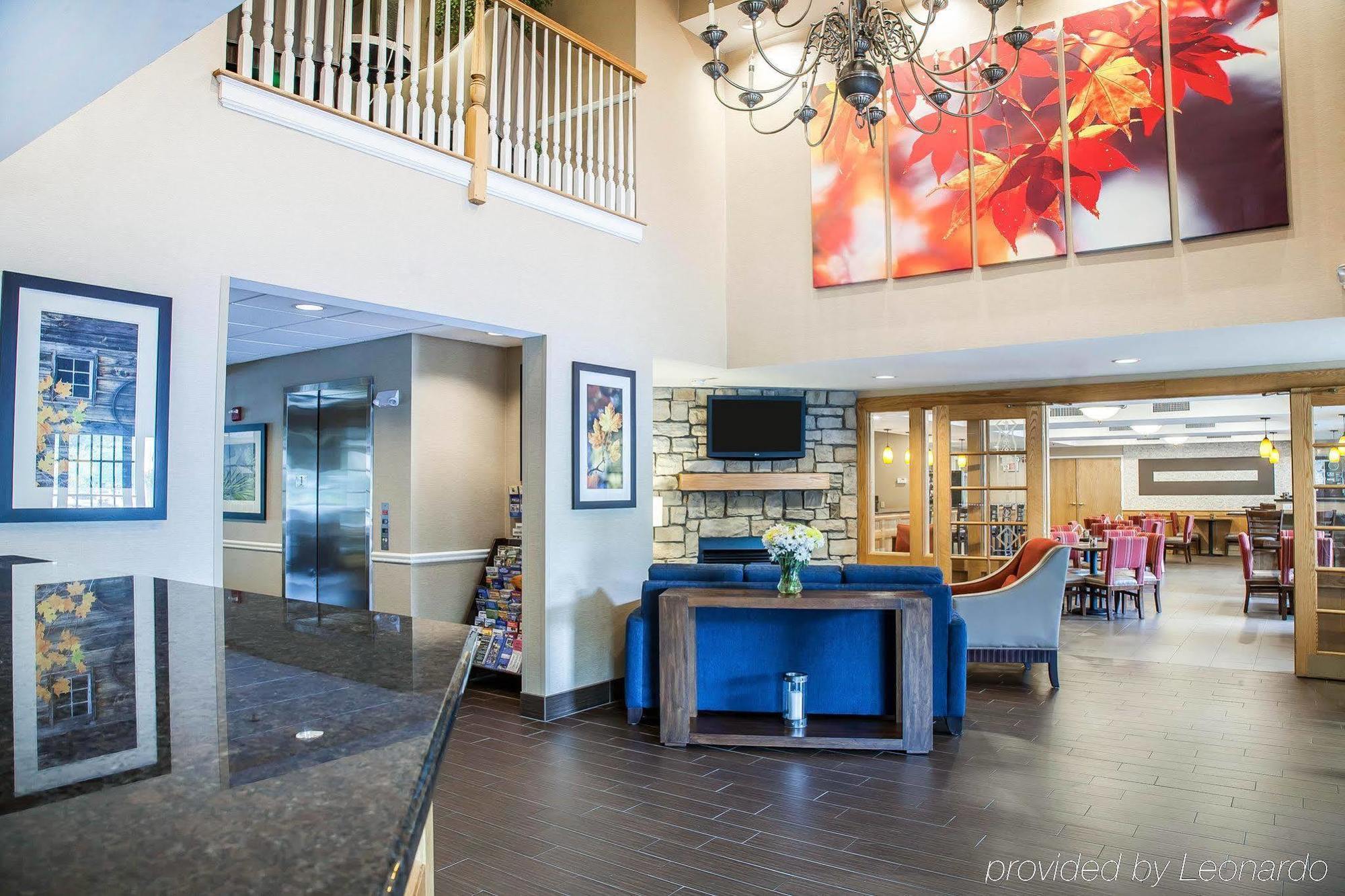 Comfort Inn & Suites Sturbridge-Brimfield Exteriör bild