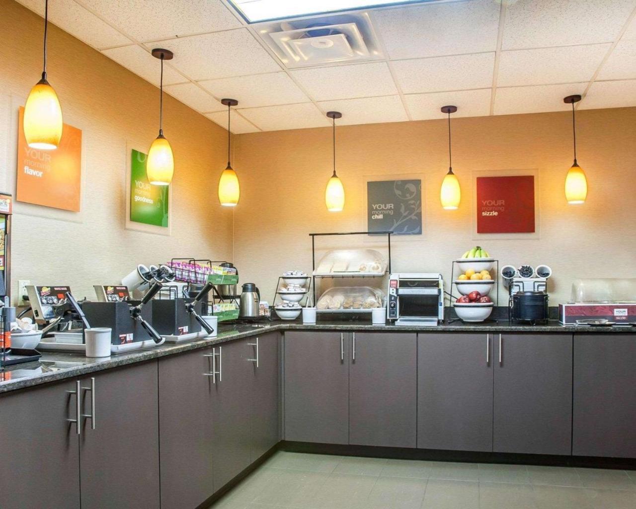Comfort Inn & Suites Sturbridge-Brimfield Exteriör bild