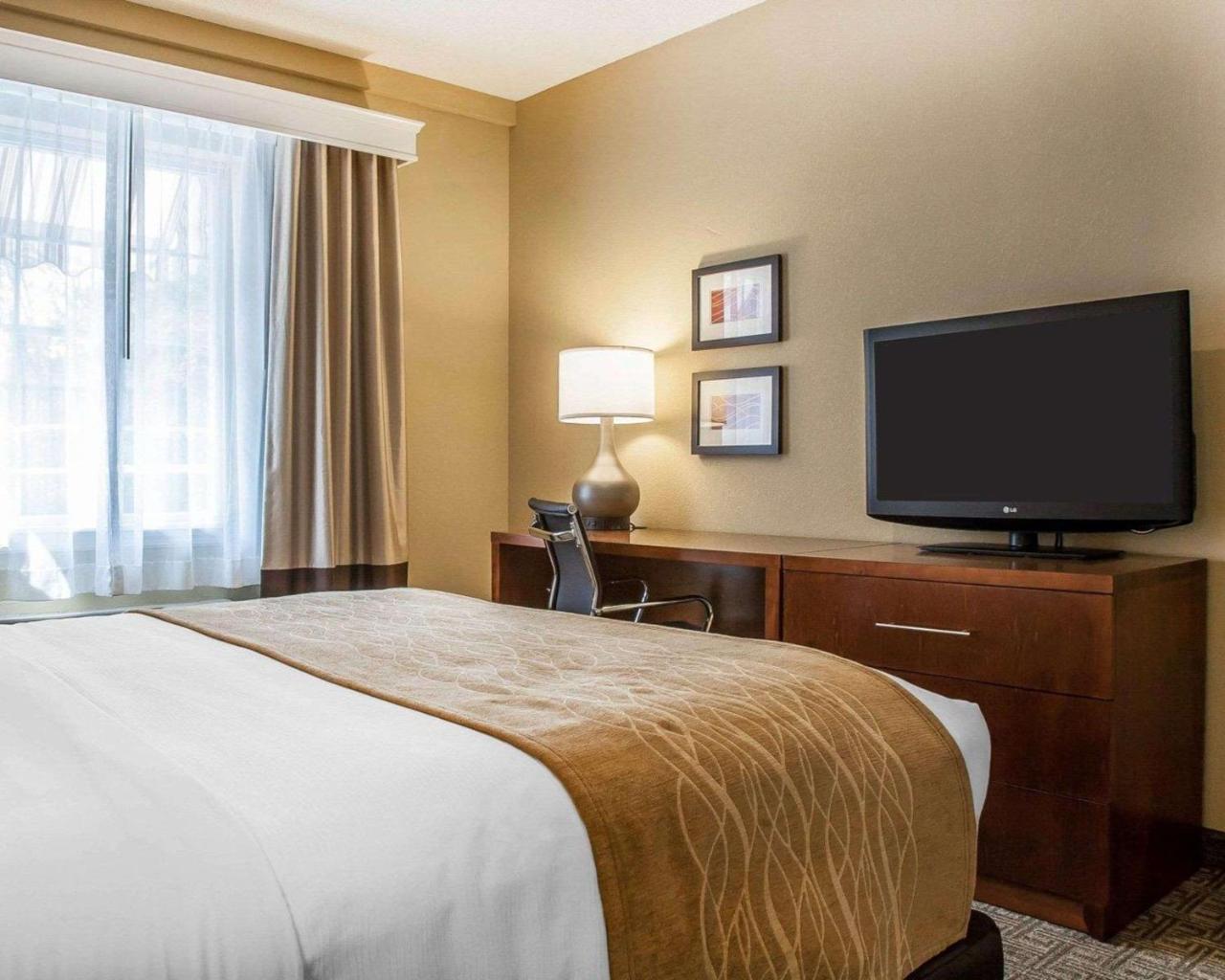 Comfort Inn & Suites Sturbridge-Brimfield Exteriör bild