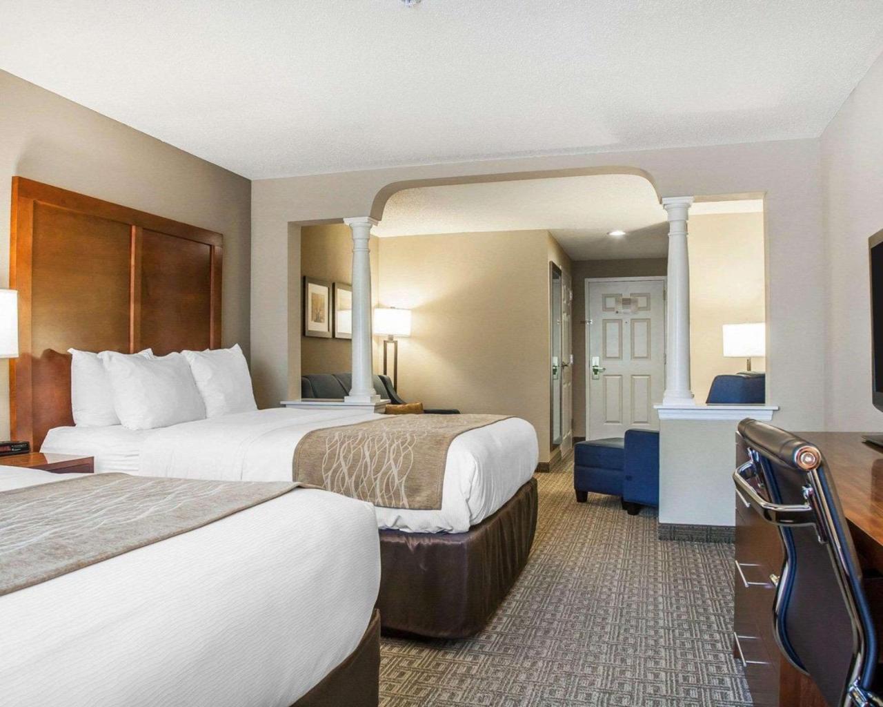 Comfort Inn & Suites Sturbridge-Brimfield Exteriör bild