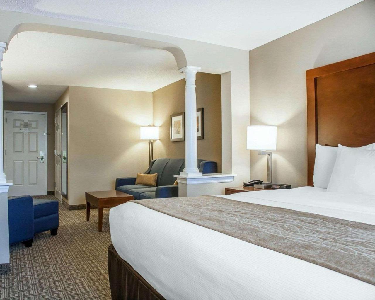 Comfort Inn & Suites Sturbridge-Brimfield Exteriör bild