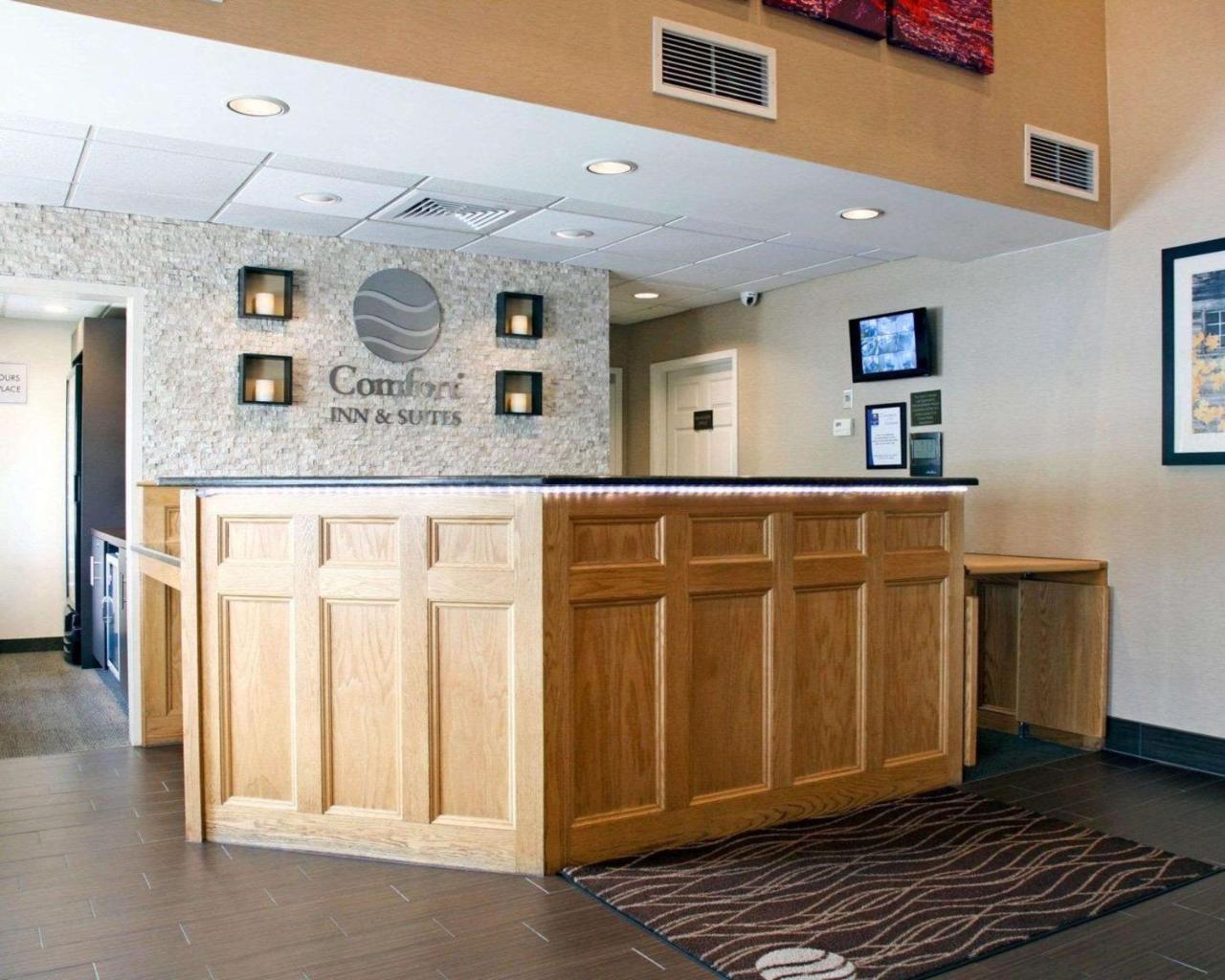 Comfort Inn & Suites Sturbridge-Brimfield Exteriör bild