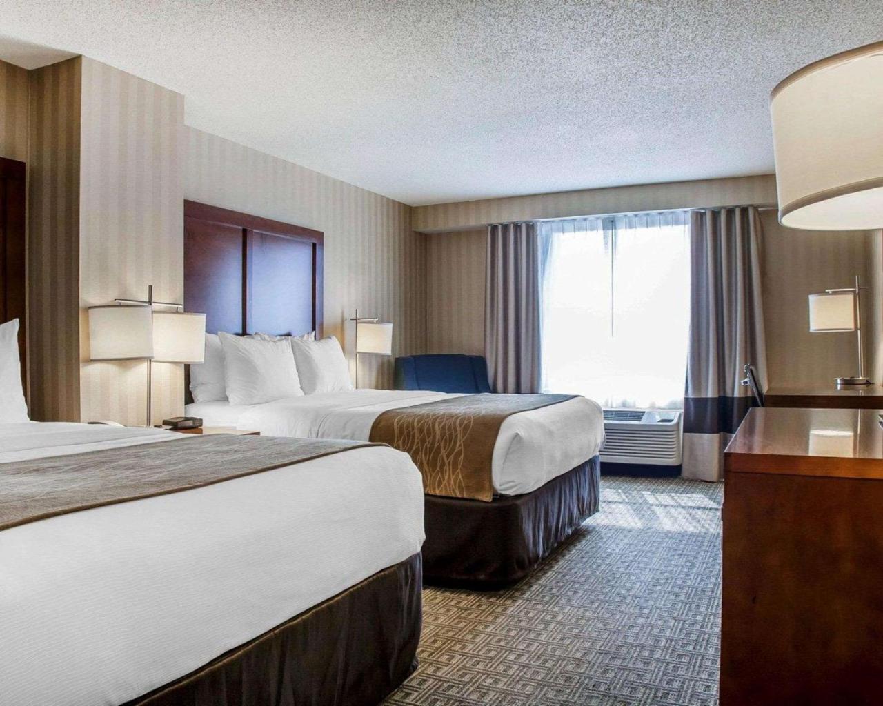 Comfort Inn & Suites Sturbridge-Brimfield Exteriör bild