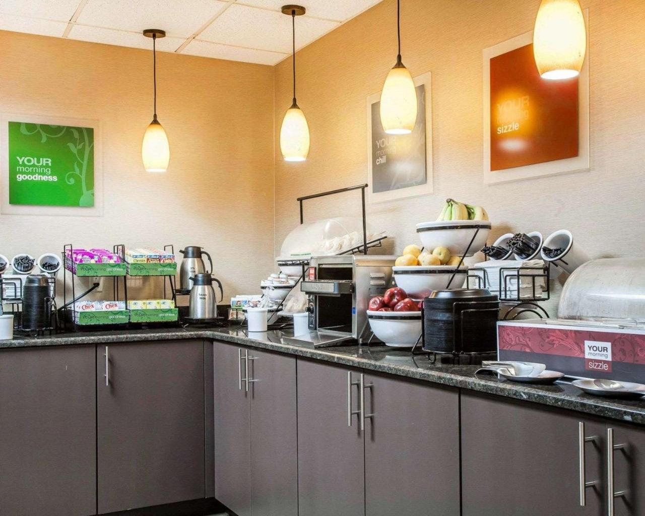 Comfort Inn & Suites Sturbridge-Brimfield Exteriör bild