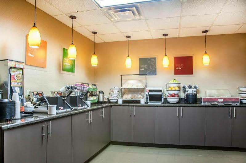 Comfort Inn & Suites Sturbridge-Brimfield Exteriör bild